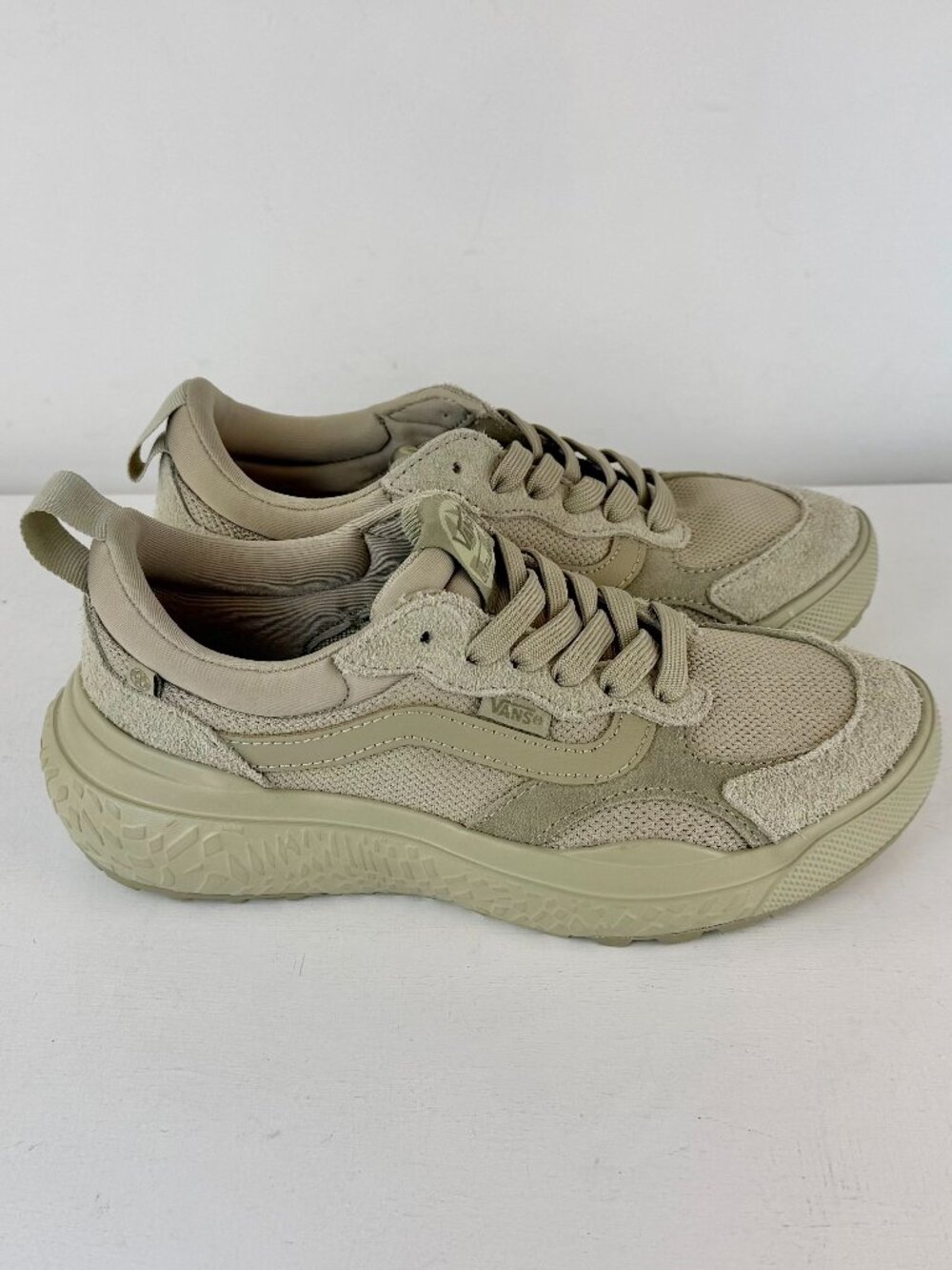 M6, W7.5 - VANS UltraRange Neo VR3 Lightweight Sneaker - Olive Green